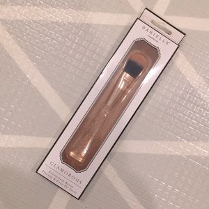 NEW IN BOX GLAMOROUS DANIELLE CREATIONS foundation brush.